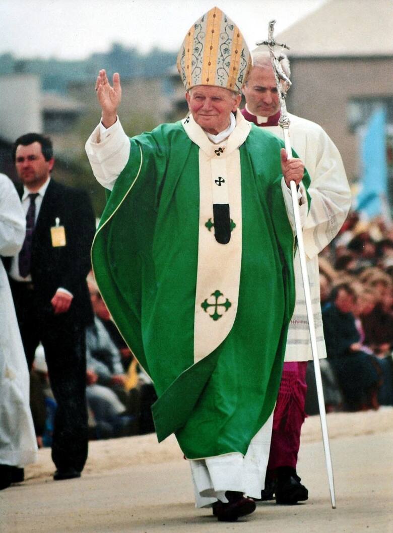 30 lat temu był wśród nas Jan Paweł II - odwiedził Rzeszów, Przemyśl, Lubaczów. Na papieża oczekiwało w Rzeszowie 600 tysięcy osób
