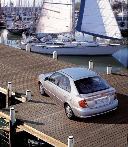 Fot. Hyundai:  Accent napędzany silnikiem 1,5 l o mocy 90 KM ma wystarczającą dynamikę, porównywalną z Chevroletem Lacetti.