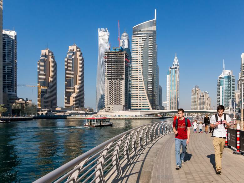 Według rankingu Passport Index 2022, najsilniejsze na świecie paszporty wydają Zjednoczone Emiraty Arabskie.