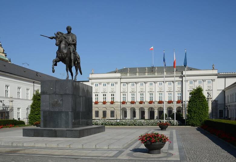 W Pałacu Prezydenckim odbędą się dalsze konsultacje prezydenta Andrzeja Dudy z partiami politycznymi.