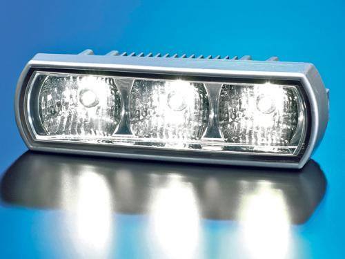 Fot. Hella. Światła dzienne LED nie zwiększają zużycia paliwa w dostrzegalny sposób, a w dodatku wystarczają na całe techniczne życie pojazdu.