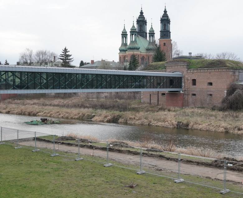 Rozpoczyna się budowa kolejnego odcinka Wartostrady, który powstanie wzdłuż Bramy Poznania. Najnowszy fragment drogi pieszo-rowerowej będzie miał 1,5 kilometra i połączy rejon wiaduktu kolejowego z mostem Mieszka I. 