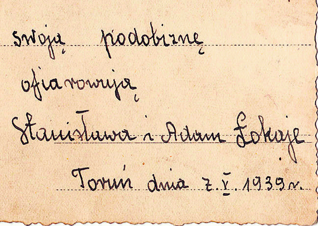 Maj 1939, Toruń. Stanisława i Adam Łokajowie po ceremonii zaślubin. Nie wiadomo, gdzie dokładnie się ona odbyła