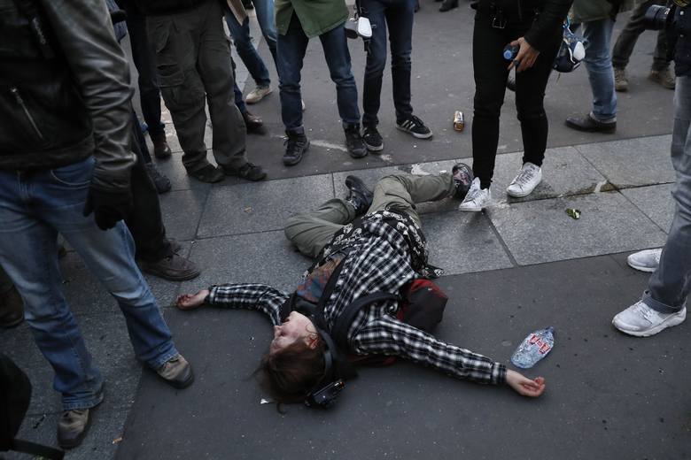 Zamieszki w Paryżu po ogłoszeniu wyników pierwszej tury wyborów prezydenckich
