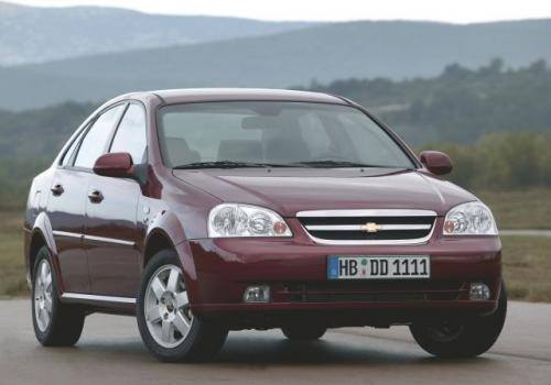 Fot. Chevrolet: Chevrolet Lacetti sedan to zgrabny pojazd o przestronnym wnętrzu.
