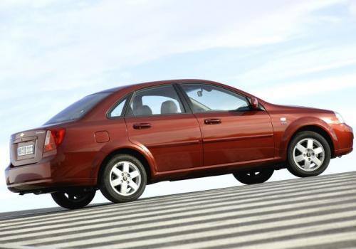 Fot. Chevrolet: Lecetti napędzane silnikiem 1,6 l o mocy 109 KM jest nieco szybsze od cerato, ale zużywa więcej paliwa.