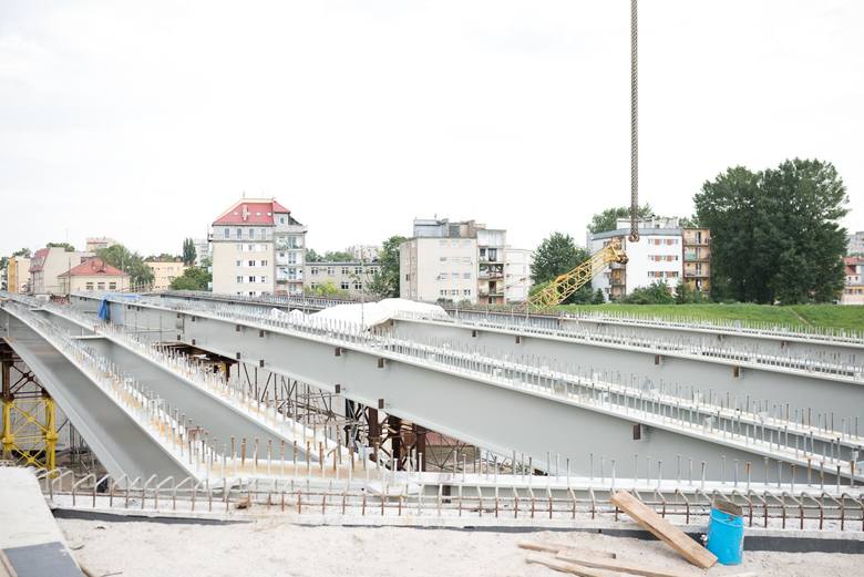 Budowa mostu na ulicy Niemodlińskiej w Opolu. 