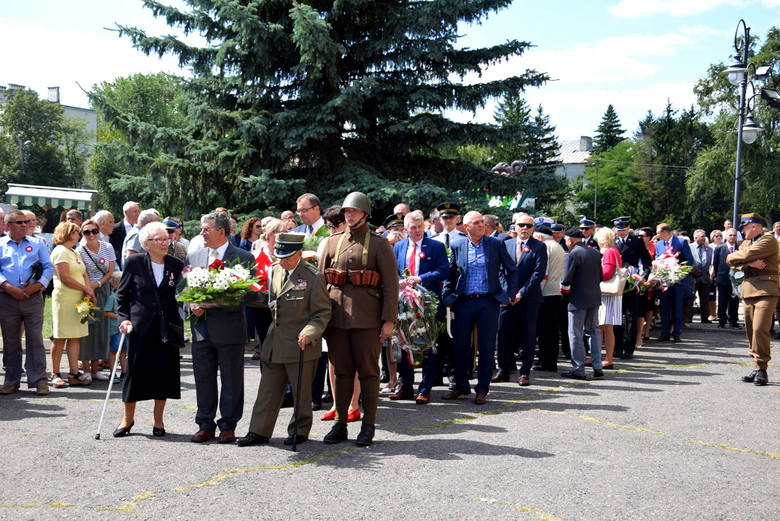 Święto Wojska Polskiego 2019: uroczystość złożenia kwiatów pod pomnikiem [ZDJĘCIA, FILM]