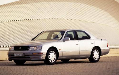 Fot. Lexus: Nadal flagowym modelem jest LS 400 -  na zdjęciu model z 1995 r.