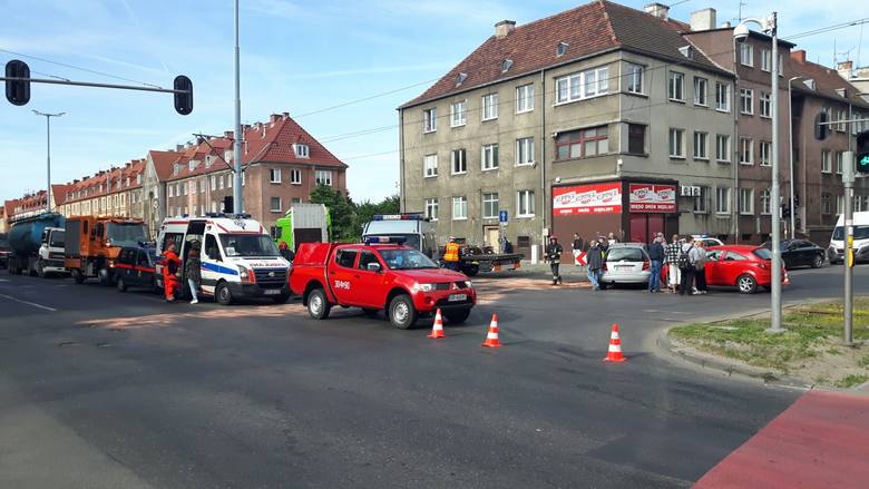 Wypadki na skrzyżowaniu al. Hallera i ul. Kościuszki w Gdańsku. Opóźnienia w ruchu [ZDJĘCIA]