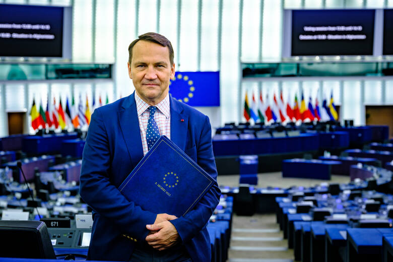 Radosław Sikorski, europoseł PO, Grupa Europejskiej Partii Ludowej: Całkowity zakaz wpuszczania Rosjan na teren UE nie jest dobrym rozwiązaniem.