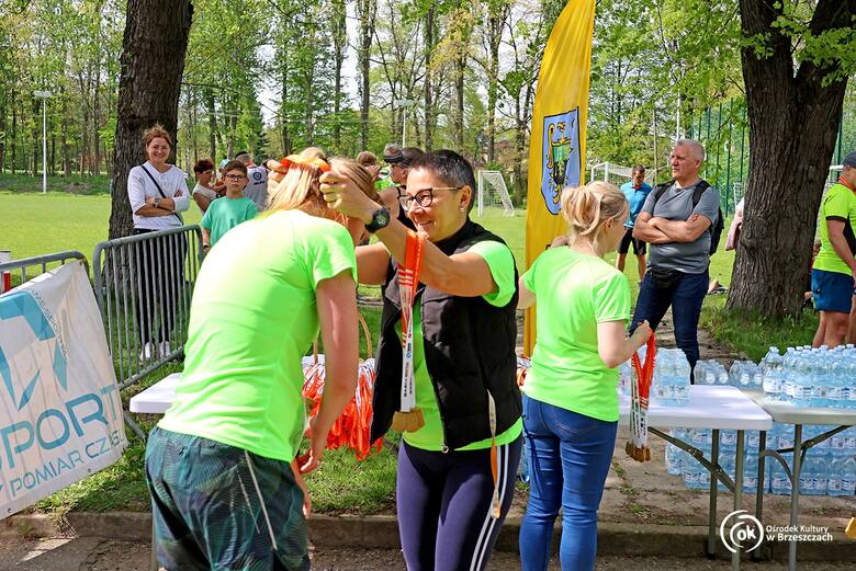 Po raz 12. w Brzeszczach odbył się Bieg o Złote Gacie i Nordic Walking z udziałem kilkuset uczestników