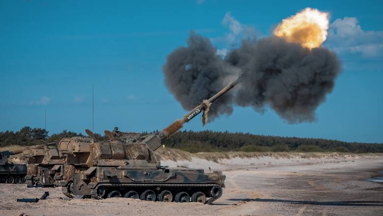 NATO zamówiło ponad 220 tys. sztuk amunicji artyleryjskiej 155 mm. Wykorzystują ją między innymi armatohaubice AHS Krab.
