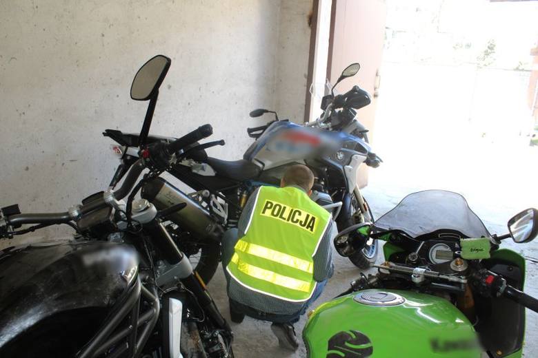 Policja odzyskała cztery motocykle skradzione na os. Bratkowice w Łowiczu [ZDJĘCIA]