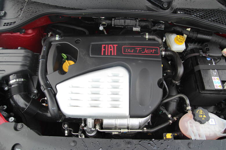 Fiat kontynuuje ofensywę modelową. Najnowszą propozycją jest niedrogi, ale cieszący oko, solidnie wykonany i dobrze wyposażony Tipo hatchback. Bazową