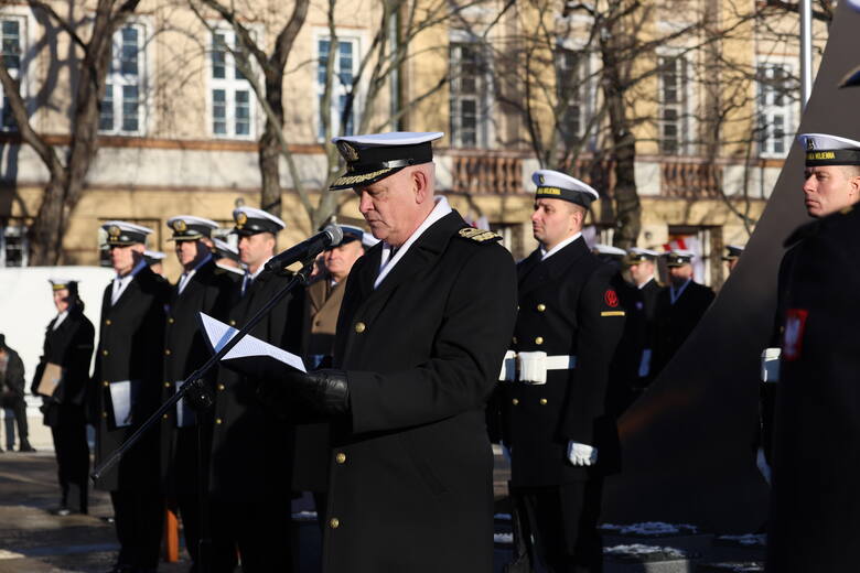 - Marynarka Wojenna oraz port i miasto Gdynia są żywym przykładem przywiązania do morza - mówił wiceadmirał Jarosław Ziemiański.
