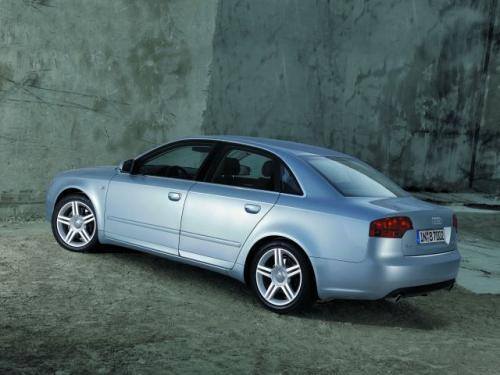 Fot. Audi: Audi A 4 napędzane silnikiem wysokoprężnym 2,0 l/140 KM okazało się pojazdem nieco szybszym i oszczędniejszym od Mercedesa.