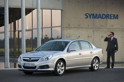 Fot. Opel: Opel Vectra z nadwoziem sedan to udane auto klasy średniej. Design nadwozia ma sugerować nowoczesność.