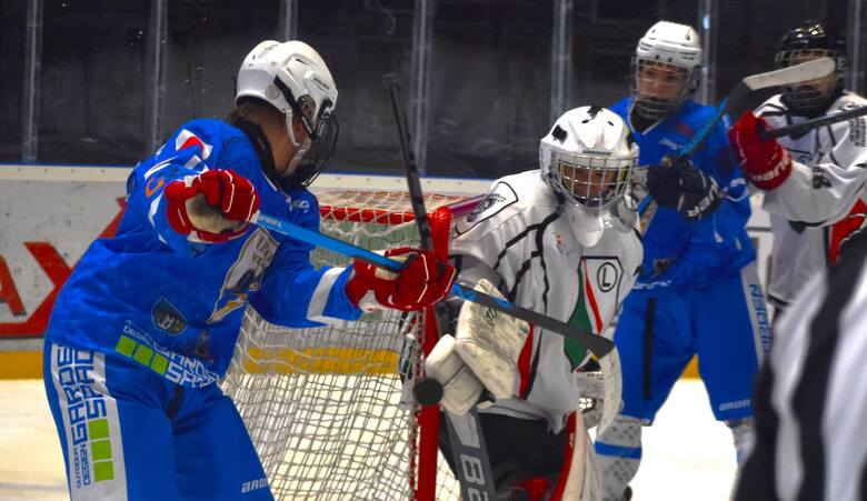 Hokej, juniorzy młodsi (U-18); UKH Unia Oświęcim - AH Legia Warszawa 18:0