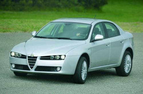 Fot. Alfa Romeo: Alfy Romeo słyną z agresywnej stylizacji i sportowego zacięcia. Nie inaczej jest w przypadku modelu 159.