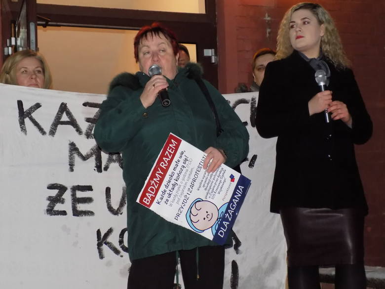 Ludzie zaprotestują pod szpitalem w Żaganiu