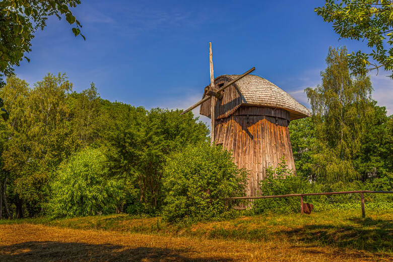 Jeden z zabytkowych wiatraków na terenie Polski