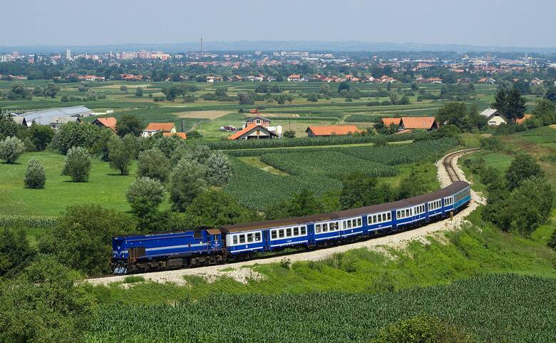 Pociąg jadący przez Chorwację