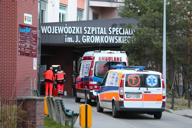 73-latek, druga ofiara koronawirusa w Polsce, zmarł w Wojewódzkim Szpitalu Specjalistycznym im. J. Gromkowskiego przy ul. Koszarowej we Wrocławiu