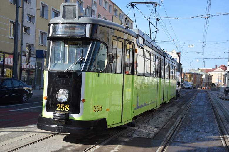 Helmut był pierwszym tramwajem, który wiosną testował nowe torowisko w centrum.