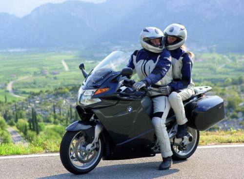 Fot. BMW: Nowy motocykl BMW K 1200 kosztuje ok. 88 tys. zł.