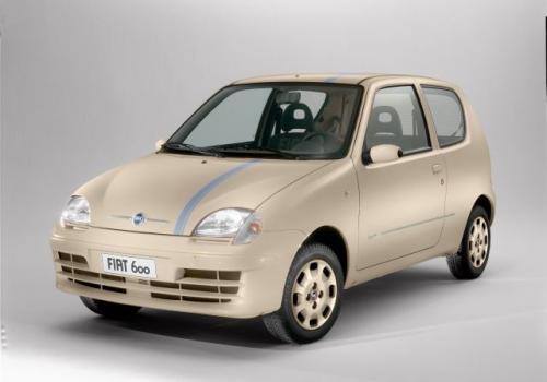 Fot. Fiat - Jubileuszowe Seicento nawiązujące do modelu 600. Przecież seicento znaczy sześćset.