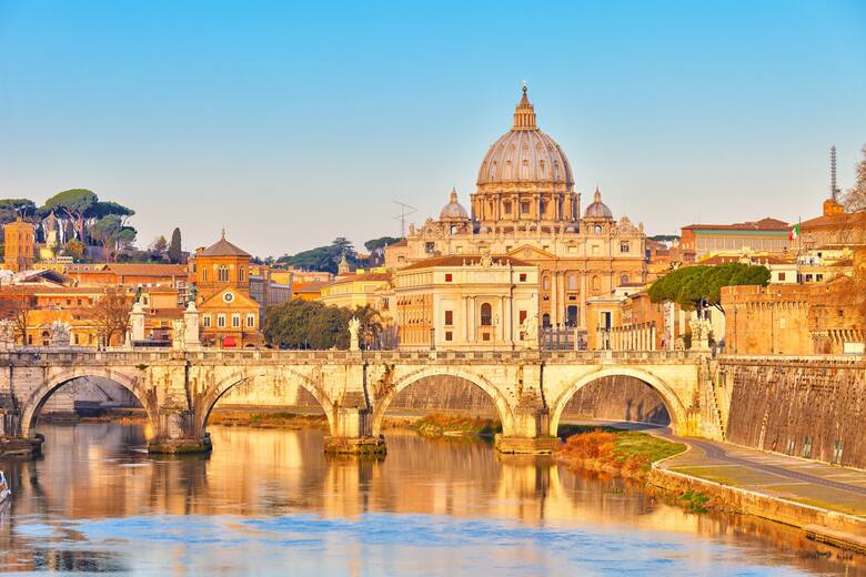 Okazuje się, że najwięcej lotów w 2022 r. Polacy odbyli do Włoch. Wśród ulubionych miast i regionów królowały Rzym, Wenecja, Sycyli ai Bari.