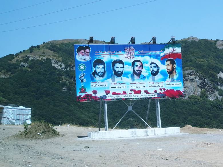 Kiedy przychodzi czas na wybory. właściwych kandydatów w Anzali wskazują twarze wybitnych ajatollahów