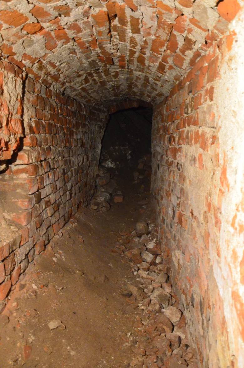 Podziemny tunel prowadzący na zewnątrz klasztoru