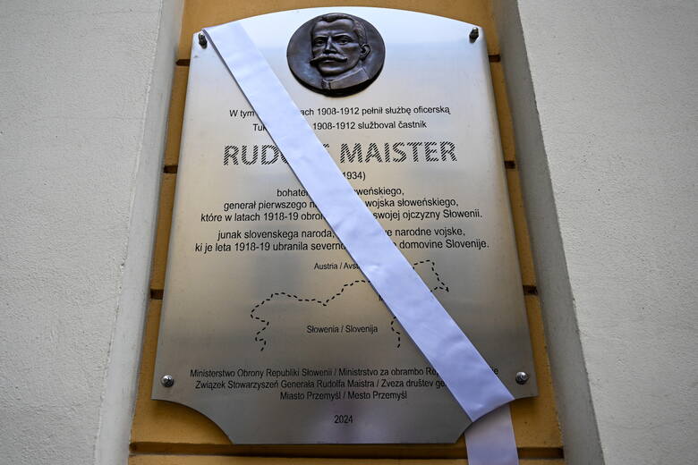 Uroczystość odsłonięcia tablicy upamiętniającej słoweńskiego bohatera narodowego generała Rudolfa Maistra, 31 bm. w Przemyślu.