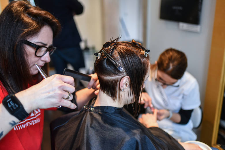 W salonie Hair Bazaar Studio mamami zajęli się specjaliści od kobiecej urody