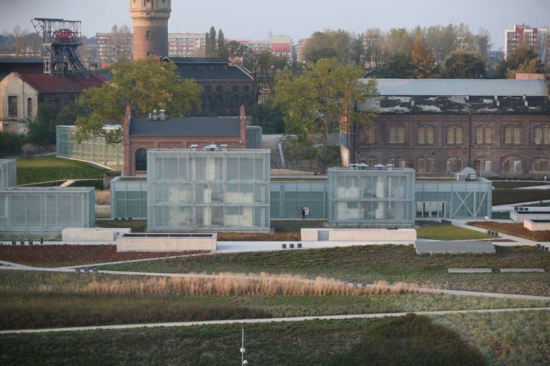 Katowice. Muzeum Śląskie<br /> Kolejna inwestycja w strefie kultury na działce po kopalni Katowice. Choć już je wybudowano, nadal nie możemy go zwiedzać. Trwa przeprowadzka, zaś uroczyste otwarcie zaplanowano na 26 czerwca 2015.