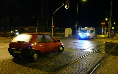 Nietrzeźwy kierowca peugeota spowodował wypadek na skrzyżowaniu al. Kościuszki z ul. Zamenhofa.