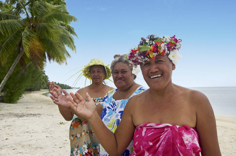 Mieszkańcy Wysp Cooka w tradycyjnych strojach