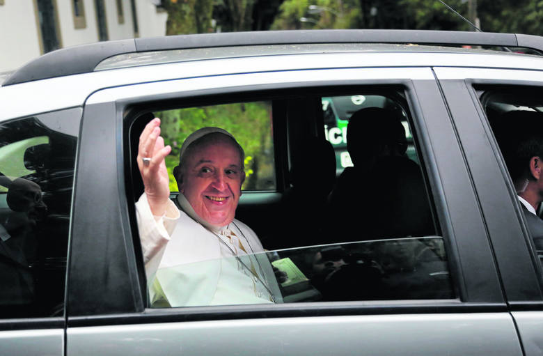 Tego jeszcze nie było: papież w miejskim vanie! Fot:Apphoto / Jorge Saenz