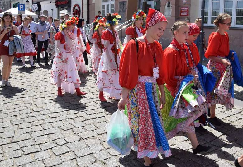 Folkowe Inspiracje 2019 - Międzynarodowy Festiwal Twórczości Młodych w Łodzi. Koncert FOLKORYTMY w Skierniewicach 