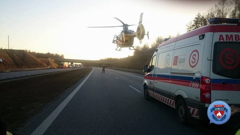 Wypadek na A2 koło Łowicza. Tir zderzył się z osobówką. Dwie osoby ranne