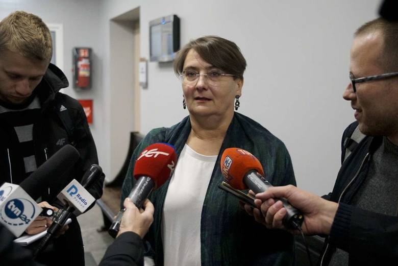 Joanna Jaśkowiak, notariusz oraz żona prezydenta Poznania, nie poniosła konsekwencji za słowa "jestem wku*wiona" podczas Strajku Kobiet. Chociaż początkowo została skazana na karę grzywny, ostatecznie jej nie zapłaci. We wrześniu 2018 roku została uniewinniona przez Sąd Okręgowy, który w...