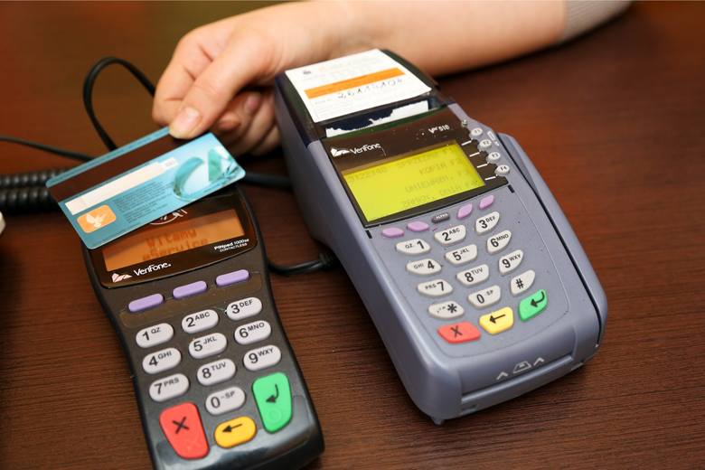 Płatność kartą zbliżeniowo. Od 14.09.2019 będzie wymagane potwierdzenie kodem PIN co piątej transakcji kartą.