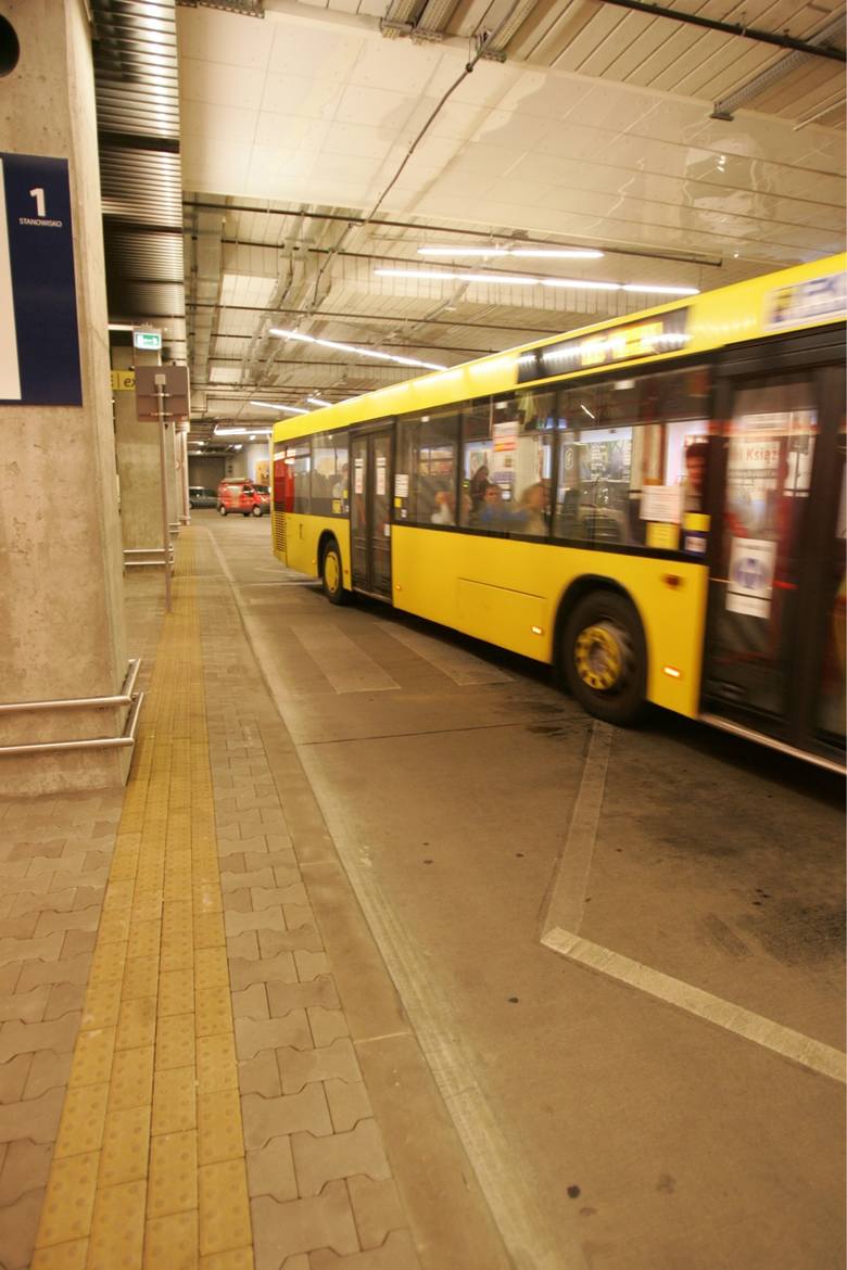 Na dworcu autobusowym w Katowicach dochodzi do pobić i kradzieży
