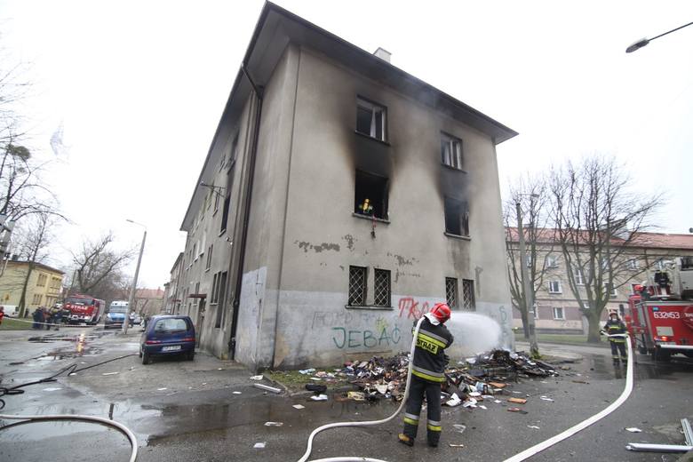 W Bytomiu przy Skwerze Heleny Modrzejewskiej doszło do wybuchu gazu. Dwie osoby nie żyją