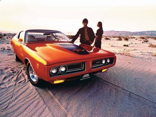 Fot. Dodge: Dodge Charger z 1971 r. to jeden z ostatnich aut muskularnych. Normy czystości spalin, kryzysy naftowe i ograniczenia prędkości przyczyniły