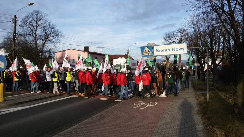 Górnicy KWK Piast blokują DK 44 w Bieruniu