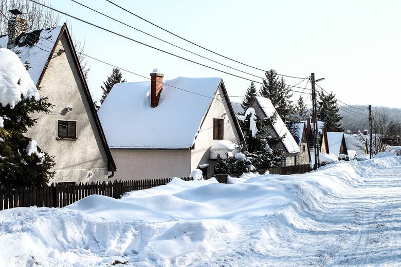 domy na wsi zima