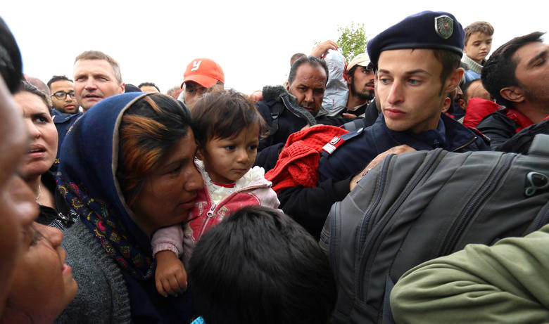 Uchodźcy z Syrii i inych krajów Bliskiego Wschodu napływają do Europy każdego dnia. Część z nich trafia do Polski. Komisja Europejska wyznaczyła Polsce limit ponad 12 tys. uchodźców do przyjęcia. Na razie jest ich kilkuset. Są także w woj. śląskim